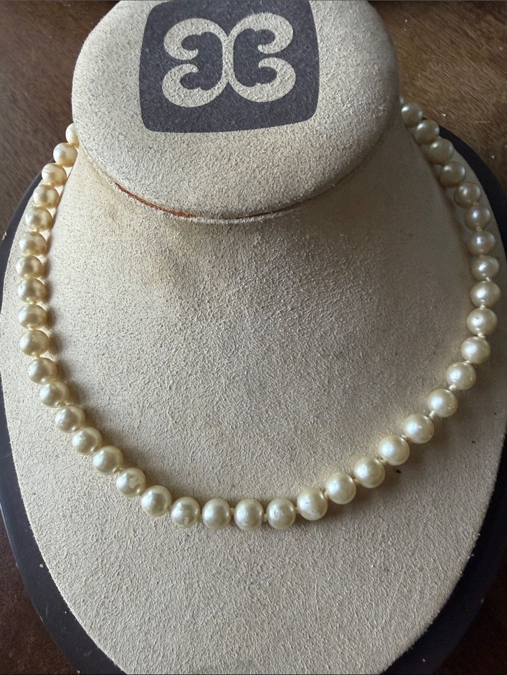 Vintage Classic Cream Faux Pearl Necklace!